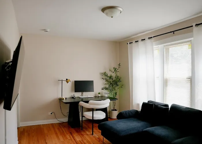 Private Workspace • Sleeps4 • Modern Stylish Apartment