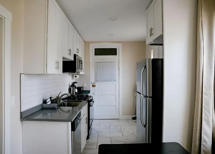 Apartment Private Workspace • Sleeps4 • Modern Stylish *