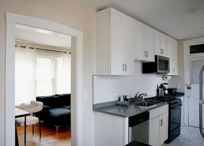Apartment Private Workspace • Sleeps4 • Modern Stylish