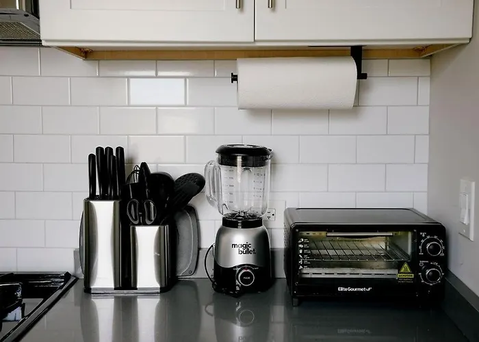 Private Workspace • Sleeps4 • Modern Stylish Apartment *
