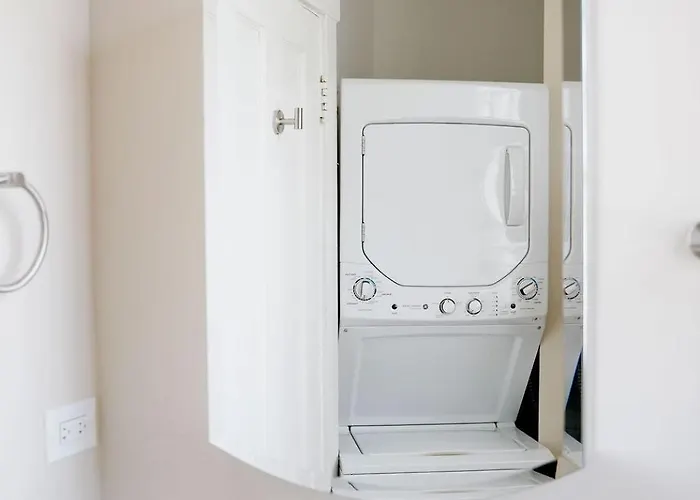 Apartment Private Workspace • Sleeps4 • Modern Stylish
