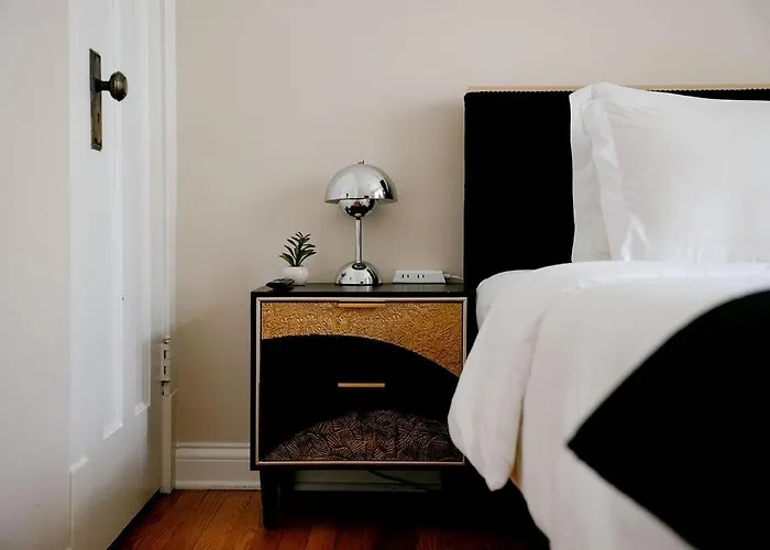 Apartment Private Workspace • Sleeps4 • Modern Stylish Chicago