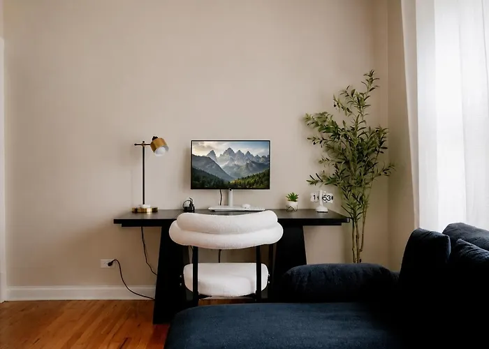 Apartment Private Workspace • Sleeps4 • Modern Stylish *